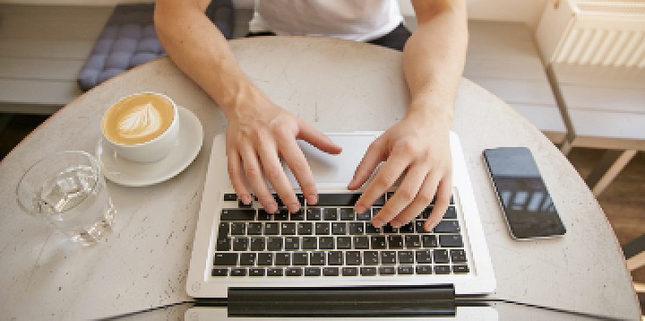 Estudo analisa recorde dos cursos em EAD no Censo 2019 — Freepik