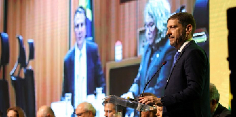 Ministro da Educação reforça importância da colaboração das IES para melhorar a formação dos profissionais brasileiros