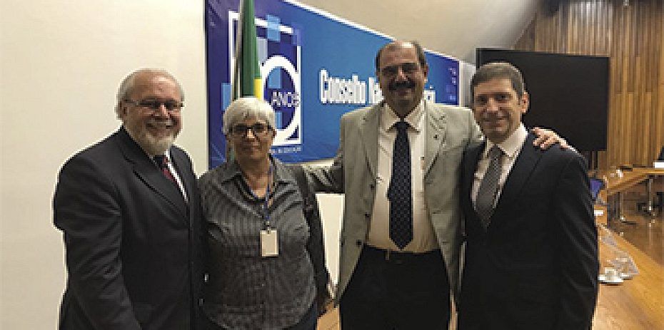 Da direita para a esquerda, o presidente da CES, Luiz Curi; a diretora de avaliação da Capes, Rita Barata; o suplente do CC-PARES, Rui Andrade; e o vice-presidente da ABMES Celso Niskier.