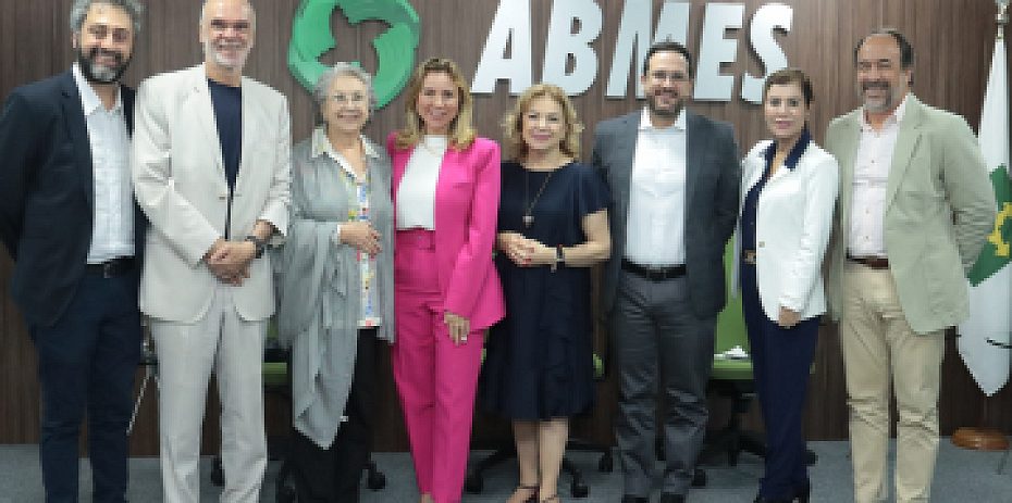 Protocolo de intenções com MDS, reuniões e eventos importantes para o ensino superior marcam o mês de abril na ABMES