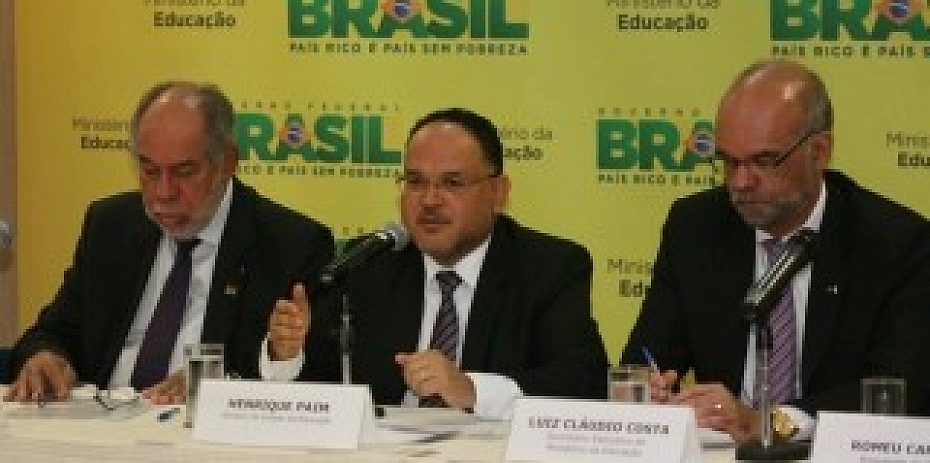 Ministro Henrique Paim assina liberação do Fies para pós-graduação strictu sensu