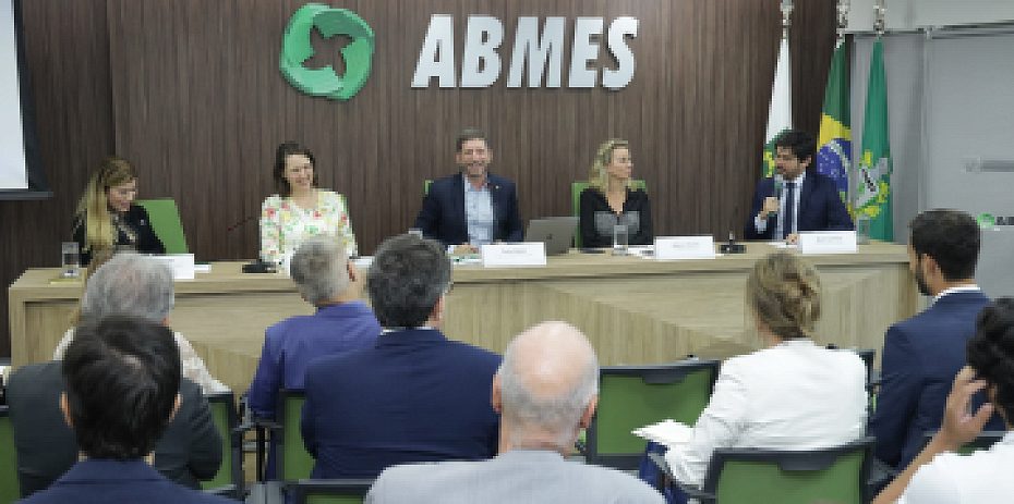 ABMES recebe a secretária da SERES em seminário híbrido
