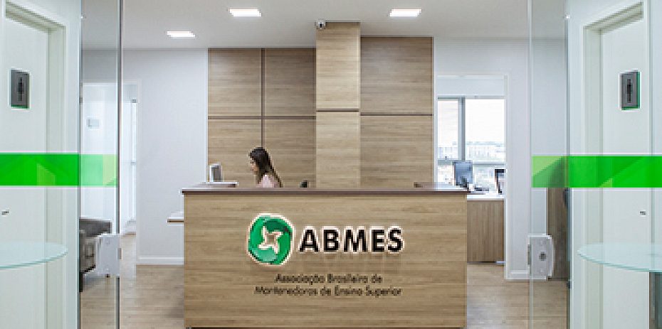 ABMES celebra fim de ano com casa nova 